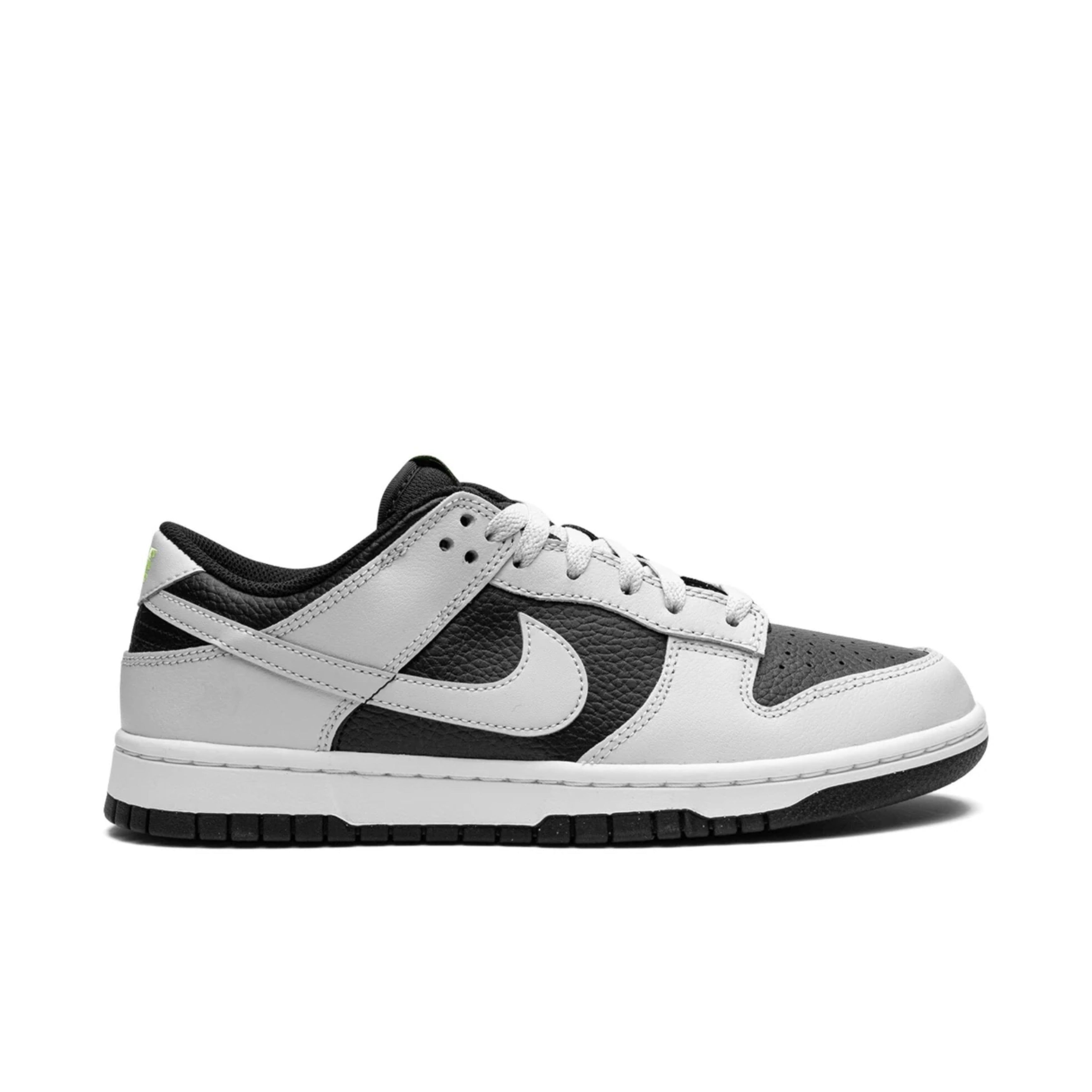 Dunks Low "Reverse Panda"